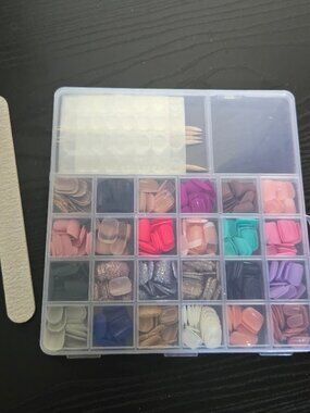 New in case 24 colors / 576 piece press on nails